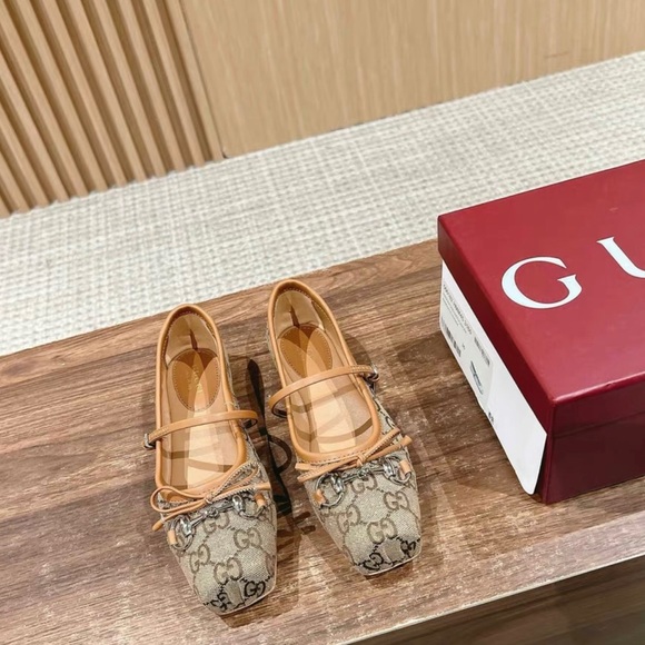 Gucci Women's Beige and Brown Logo Flats - Picture 1 of 8